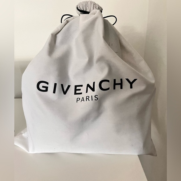 GIVENCHY Sugar Goatskin Small Antigona Black - Picture 6 of 6